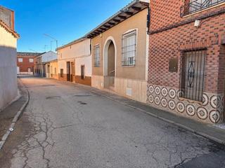 Casa  Calle general espartero. Esta casa para reformar es el lienzo perfecto para crear la casa