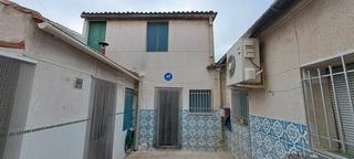 Casa  Calle sagasta. Casa con patio de 30 m2 y trastero