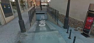 Aparcament cotxe  Carretera calzada. Plaza de garaje- c/ peatonal amargura