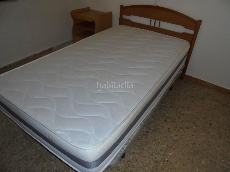 Foto b2e22c0d-a9cb-49f3-83e9-1662f9202bd2. Casa adossada amb aparcament a Centro Puertollano