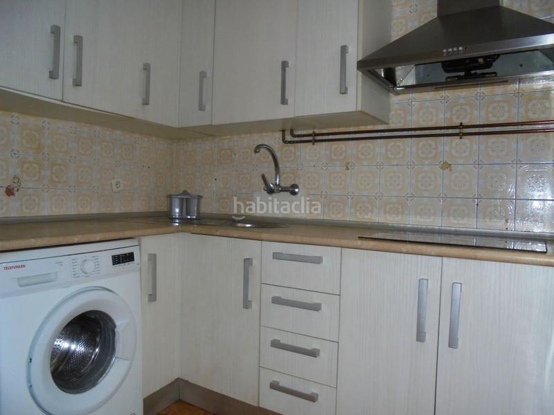 Foto e8eb8e18-0128-41cf-abdb-12dab072e0ec. Casa adossada amb aparcament a Centro Puertollano