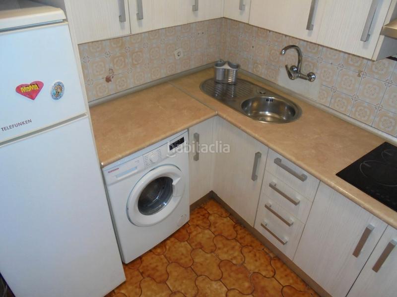 Foto eb0cd3b1-9e01-46d3-bdd1-c16332398f3b. Casa adossada amb aparcament a Centro Puertollano