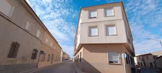 Piso  Calle manzanares. ¡ oportunidad ! piso de 86 m² para reformar a su gusto a un prec