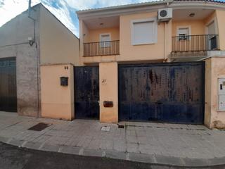 Casa  Calle sierra. Unifamiliar con piscina privada