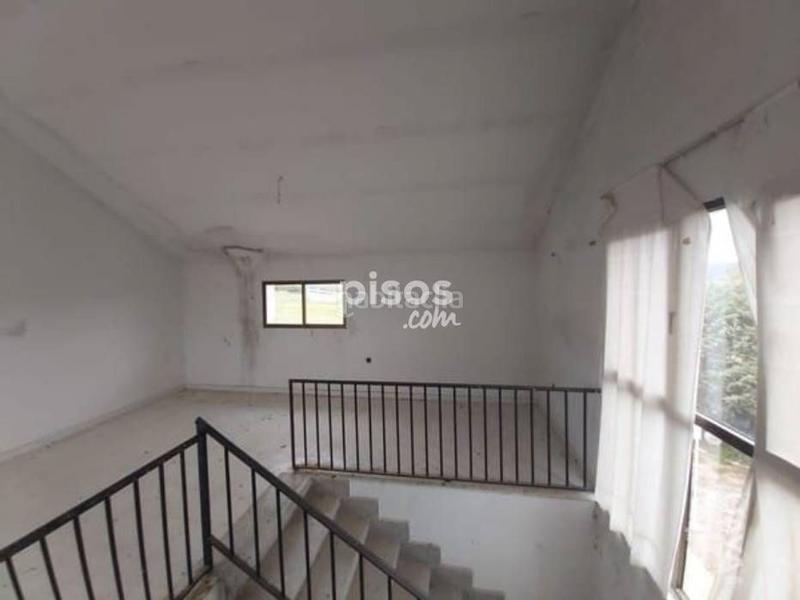 Foto ae5c2194-f571-43d6-aac3-f188e71a9c76. Casa adossada amb aparcament a Brazatortas