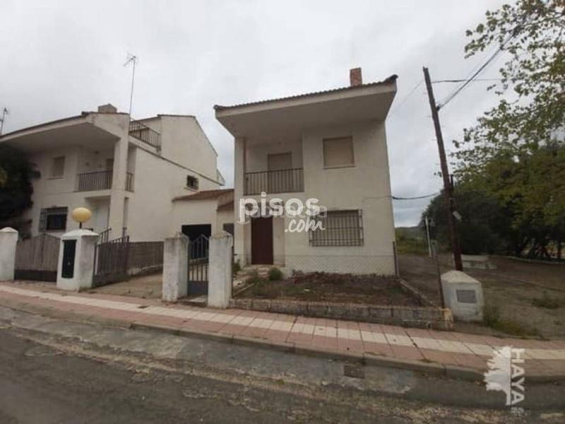 Foto c59a20c8-074f-4f21-880f-010df5ce6ff5. Casa adossada amb aparcament a Brazatortas