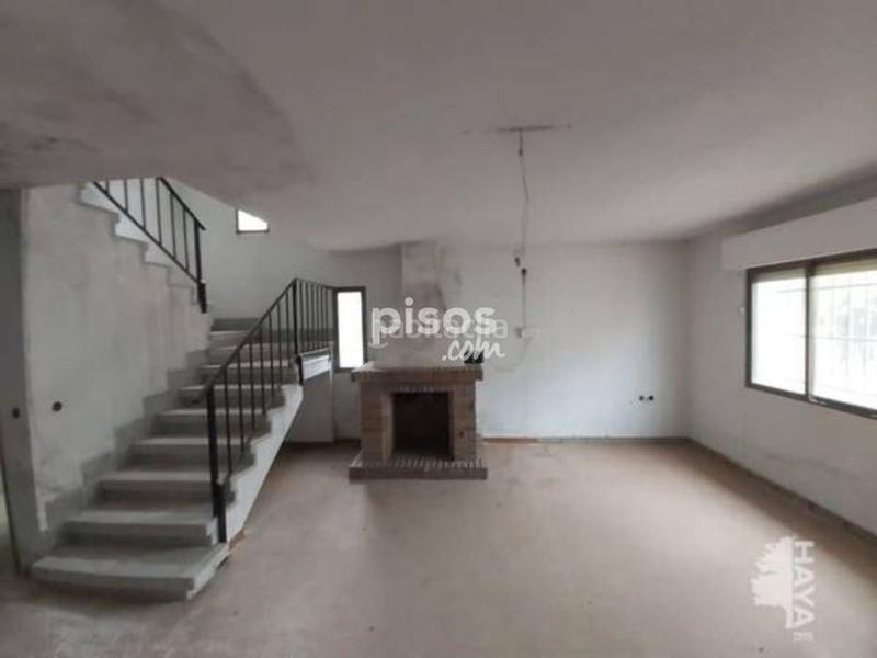 Foto cf5c3046-a8c4-484b-876a-3703264644ae. Casa adossada amb aparcament a Brazatortas