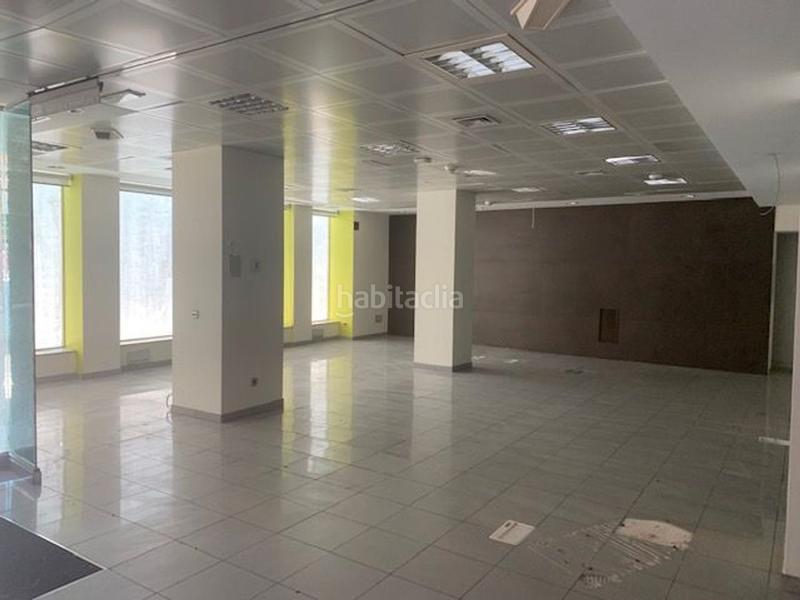 Foto 0cd368a3-4656-499f-a0cc-38e180d33528. Alquiler local comercial en plaza constitución s/n ¡oportunidad única para tu negocio! en Puertollano