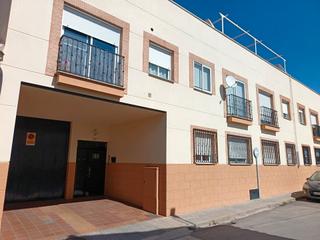 Pis  Calle san isidro. Piso en planta baja con plaza de garaje y trastero