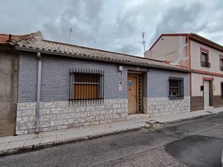 Casa  Calle guadiana. Casa en planta baja con 4 dormitorios y patio de 67m2