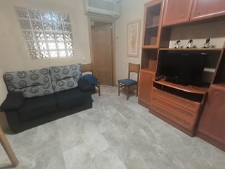 Alquiler Piso  Calle de pedrera baja. Gestiona alquila vivienda de 1 dormitorio en calle pedrera baja