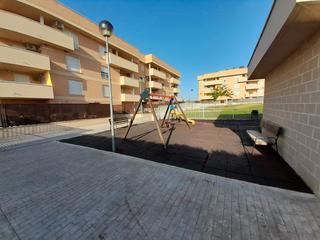 Pis  Calle reina sofia. Bajo en venta con plaza de garaje y trastero incluido en el prec
