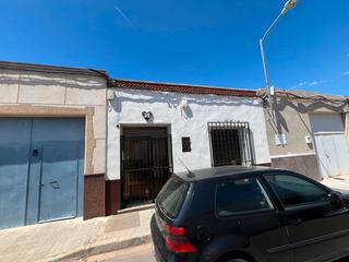 Casa en Calle tordesillas 35. Casa independiente en venta en c/ tordesillas 35 en tomelloso