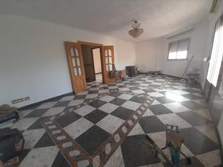 Pis  Calle vía crucis. Pisazo de 130 m2  - 4 dormitorios 2 baños -