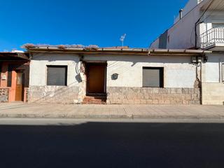 Casa a Calle la planta 18. Casa no visitable en calle la planta villarrubia de los ojos.