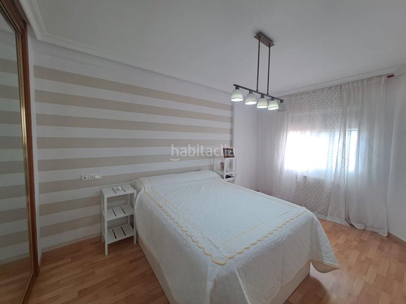 Foto 1ad2e401-1155-430f-971d-b1016b759524. Casa con riscaldamento parcheggio piscina in PAU 2-600 Puertollano