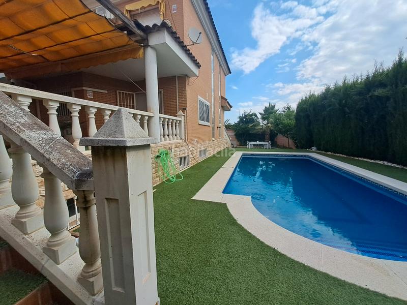 Foto 275ee9f5-43ed-4e74-96e3-0e2eee898067. Casa con riscaldamento parcheggio piscina in PAU 2-600 Puertollano