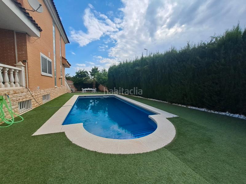 Foto 43012cb6-671f-4e54-89e8-531f024222b9. Casa con riscaldamento parcheggio piscina in PAU 2-600 Puertollano