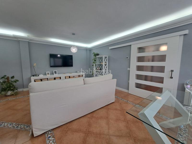 Foto d9567f95-592e-46a0-b082-fcc93787e340. Casa con riscaldamento parcheggio piscina in PAU 2-600 Puertollano