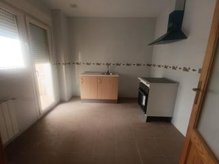 Piso en Calle quevedo 3. Piso de 3 dormitorios en buena zona en la localidad de socuéllam