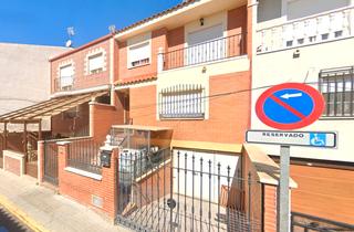 Casa adossada  Calle castilla la mancha. Inmueble en rentabilidad