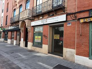 Local commercial  Calle feria. Local  con 80 m2.  en calle feria al lado de la plaza mayor .