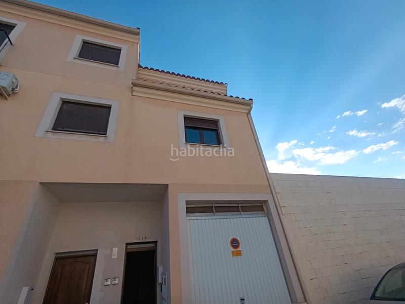 Foto bc893df4-2d14-4c49-981d-3d4ab4087c32. Maison jumelée avec parking dans Socuéllamos