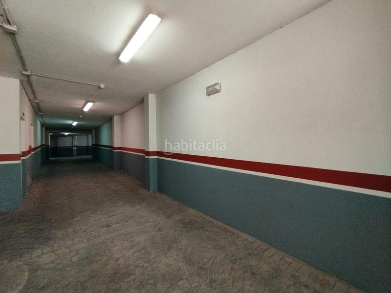 Foto c5dc1d04-0567-42c6-9f57-3885e858fc5c. Aparcament cotxe a Solana (La)