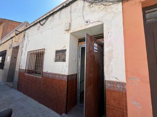 Casa en Calle melilla 9. Casa de planta baja para reformar en calle melilla