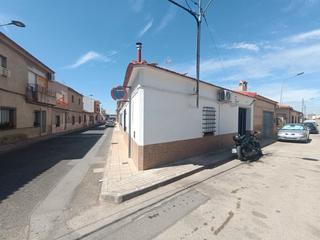 Casa  Calle ruiz del valle 24t. Casa independiente en esquina