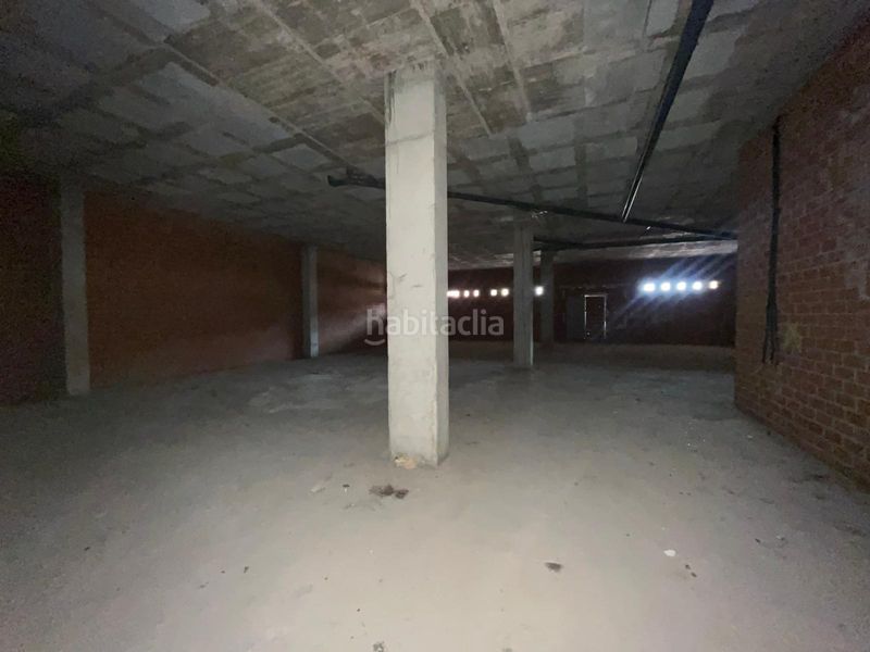 Foto dd63b1b0-257c-4a70-8216-c1a9142d96d4. Local comercial en calle juan pablo ii 4 amplio local comercial en pleno centro en Tomelloso