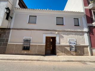 Haus  Calle canalejas. Casa de doble planta para reformar en el centro de tomelloso