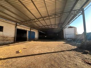 Solar industrial  Carretera de manzanares 83d. Terreno, casona y nave en carretera en manzanares