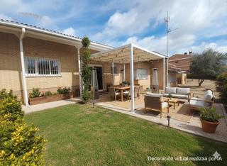 Chalet  Calle santiago de compostela. Espectacular casa en zona poblado