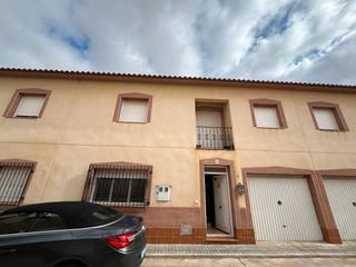 Reihenhaus  Calle ángel pereira 3. Casa adosada en urb angel pereira en argamasilla de alba