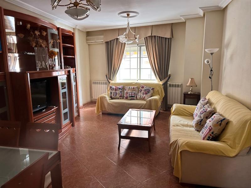 Foto 5bb0ac08-54e6-4a01-a3cc-9a2958655ea1. Rent flat in calle real 27 in Centro Puertollano