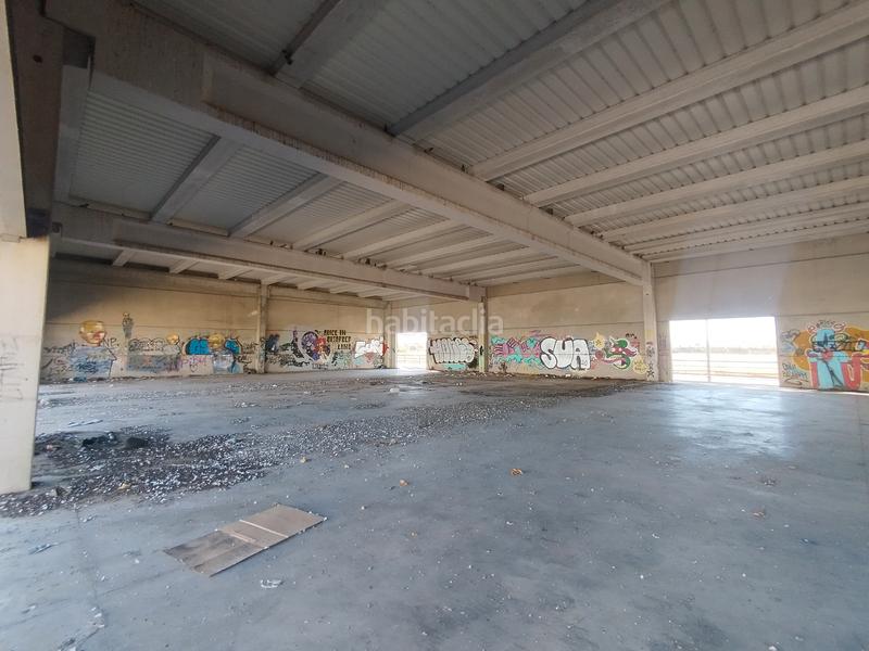 Foto a2e7367f-d64b-42a5-97ba-75ce87bd08cc. Fabrikhalle in Valdepeñas