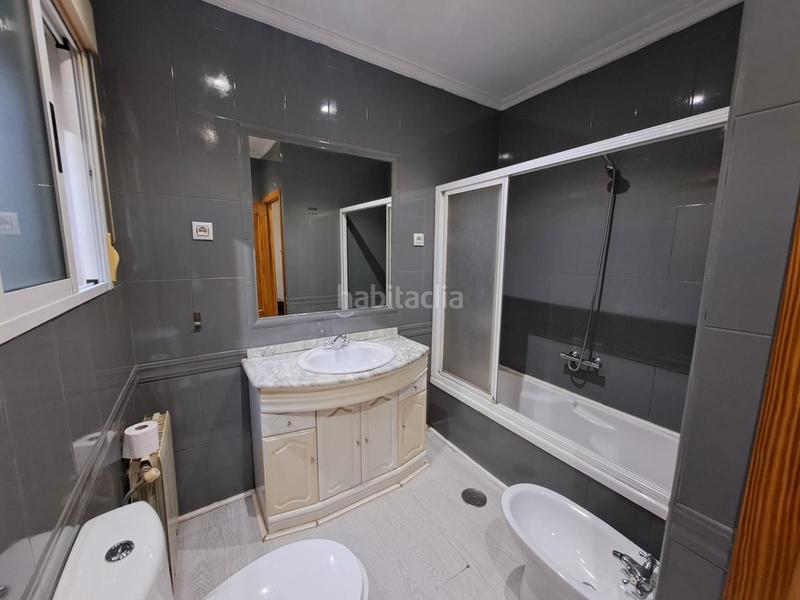 Foto 1b363701-efa5-4d85-b6f2-e546359e30f7. Casa amb calefacció aparcament a Centro Puertollano