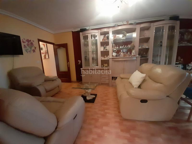 Foto bedecaf4-3e13-4170-bee5-05687abf4a5e. Pis amb calefacció a Centro Puertollano