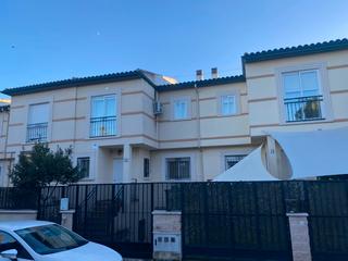 Casa  Calle galicia. Magnifica casa  de 3 plantas con piscina en miguelturra