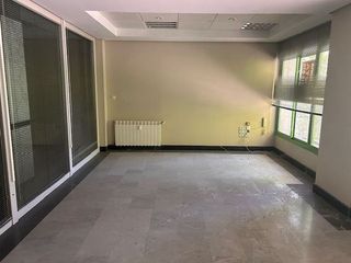 Geschäftsraum in Avenida primero de mayo 10