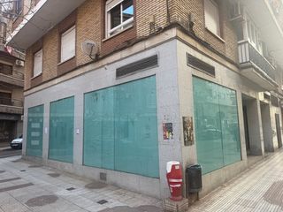 Local Comercial a Avenida Primero de Mayo