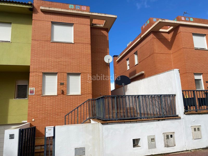 Foto e6f8e632-3040-4104-b40a-671be36af94a. Reihenhaus mit heizung parking pool in Poblete