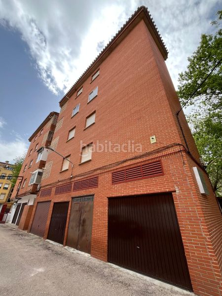 Foto 0f6c0e35-96de-42bb-9dc2-f4b2acc7386f. Piso en paseo ramón ugena 50 luminoso piso listo para entrar a vivir en urbanización privada con piscina en Tomelloso