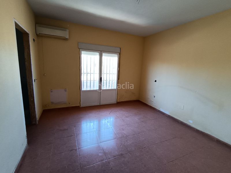 Foto db322ec2-4273-476b-915e-a649af27ef92. Casa amb xemeneia aparcament piscina a Daimiel