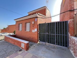 Casa adossada  Avenida de castilla. Fantastica casa adosada para entrar a vivir en avda  castilla