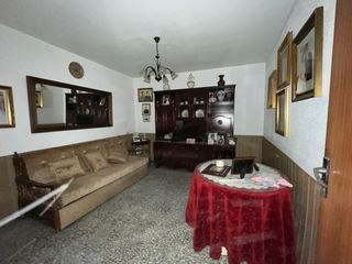 Casa  Avenida de cristo rey. Vivienda de estilo tradicional, ideal para adaptarla a tu gusto,