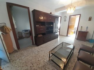 Flat  Calle de tomelloso. Piso para entrar a vivir cerca paseo san gregorio