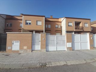 Xalet  Avenida maría curie. Espectacular chalet a estrenar calle marie curie, zona hospital