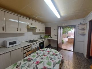 House  Calle palomar. Gran casa con patio y terraza